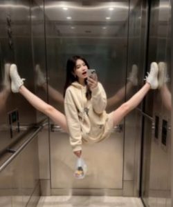 AI生成电梯一字马美女制作教程，条条流量上万，别再在外面被割韭菜了，全流程实操-第一资源库